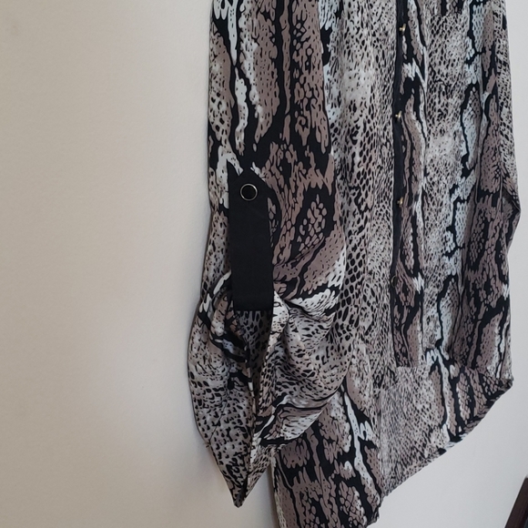 Reptile Print Blouse - Picture 5 of 6